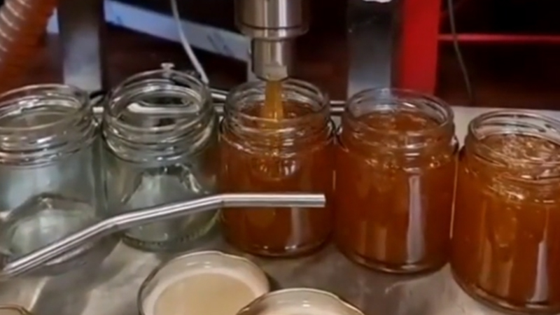 Sauce automatic filling machine: the key equipment to improve production efficiency and quality