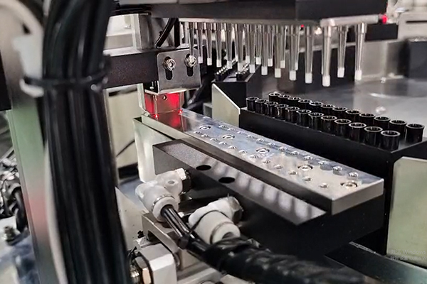 Macchina astucciatrice automatica - Macchina astucciatrice automatica di riempimento del nucleo con punta di aspirazione