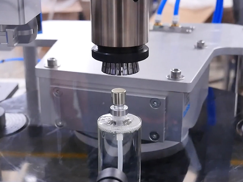 Riempitrice quantitativa automatica di liquidi: la combinazione di precisione ed efficienza