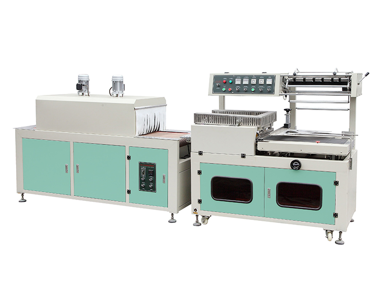 Automatic heat shrink packaging machine for chocolate packag